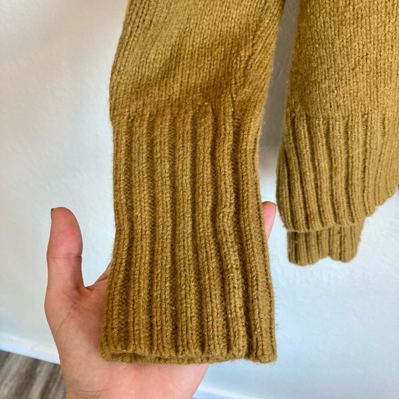 Bcbg Maxazria Steffe Gold Lambswool Blend
Cold Shoulder Knit Sweater Chunky XS - Picture 6 of 8